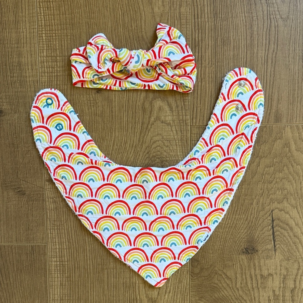 Little Sleepies Rainbow Sleep Onesies, Headband, Bib and Blanket Set - Picture 4 of 7